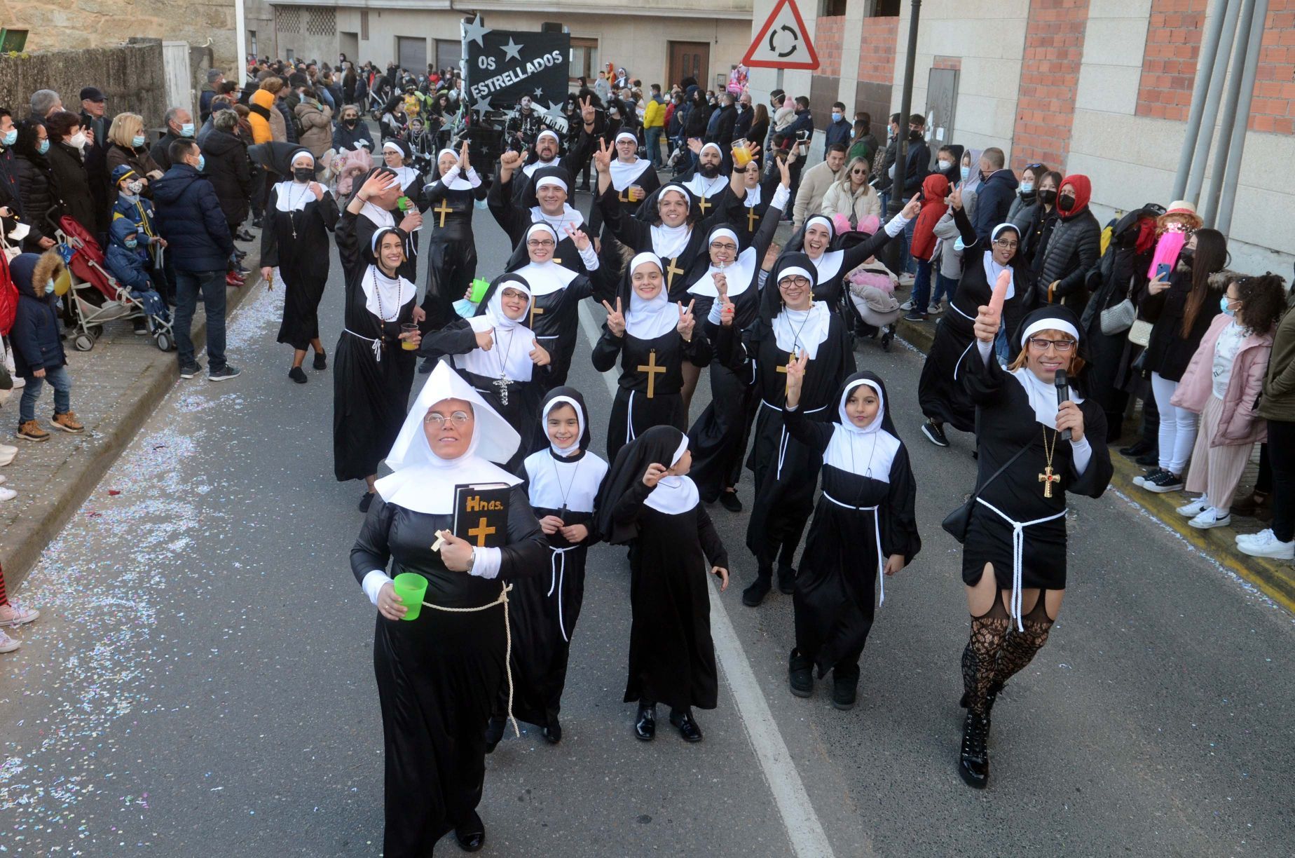 Desfile del Momo en Vilanova para despedir el Entroido 2022.