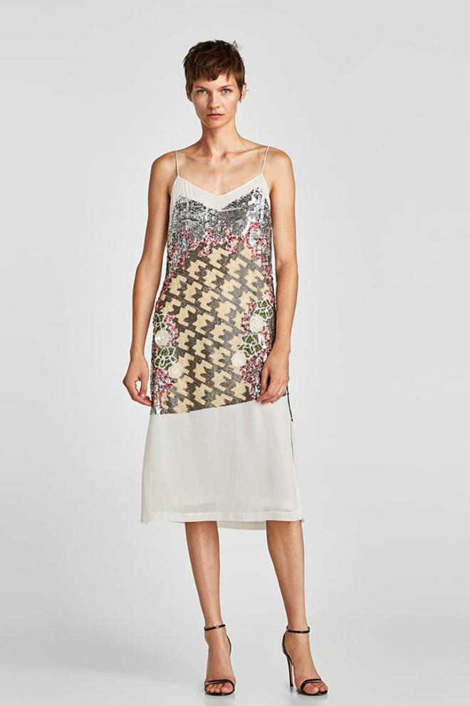 Vestido de gasa y lentejuelas