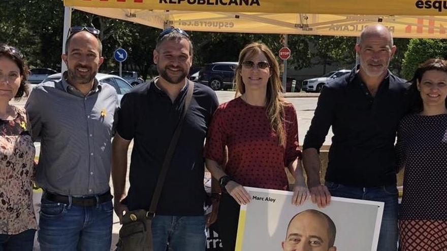 Candidats d&#039;ERC en una parada. D&#039;esquerra a dreta Muntsa Clotet, Marc Aloy, Ferran Martínez, Cristina Cruz, David Aaron López i Mariona Homs.