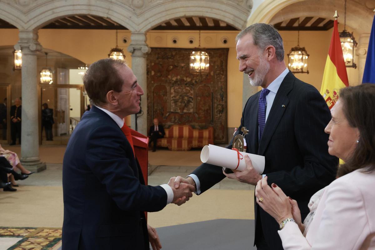 Antonio Huertas ha recibido el reconocimiento como Embajador Honorario de la Marca España de la mano de S.M. el Rey Felipe VI.