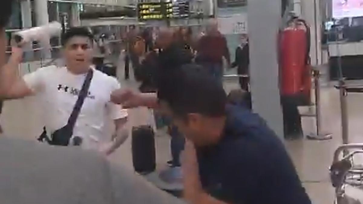 Una pelea entre 'envuelvemaletas' en el aeropuerto de Barcelona se salda con 4 detenidos