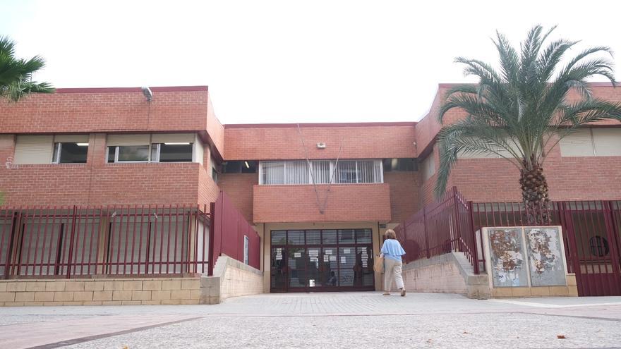 Familias de un colegio de Elche denuncian la supuesta estafa de 18.000 euros del viaje de fin de curso