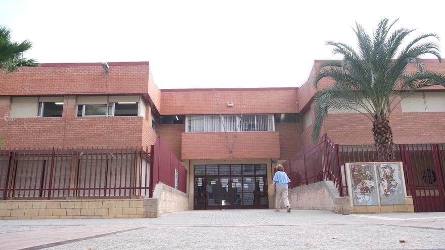 El colegio Baix Vinalopó de Elche recupera inglés y psicomotricidad pero no la línea de Infantil