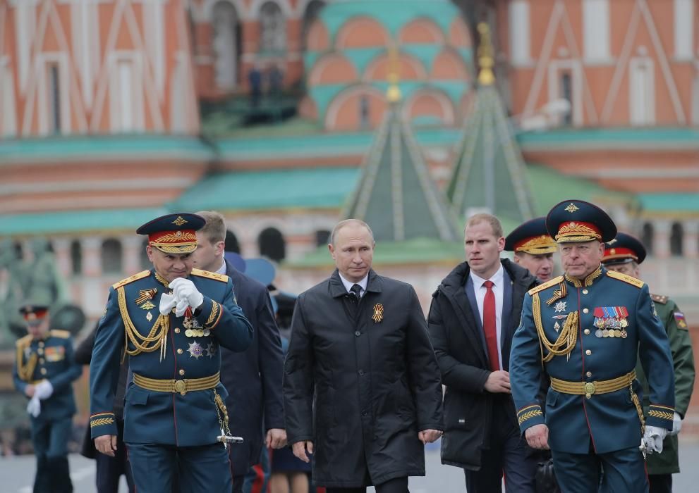 Desfile militar en Moscú por el 72 Día de la Victoria.