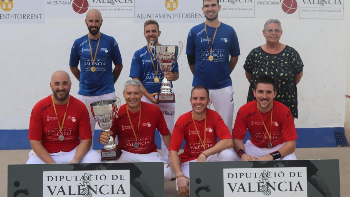 Los finalistas de primera, Xilxes i Riba roja A, en el trinquet de Torrent.