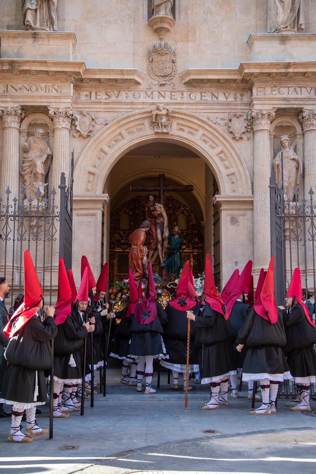 Las imágenes de las procesiones de Viernes Santo por la tarde en Murcia ...