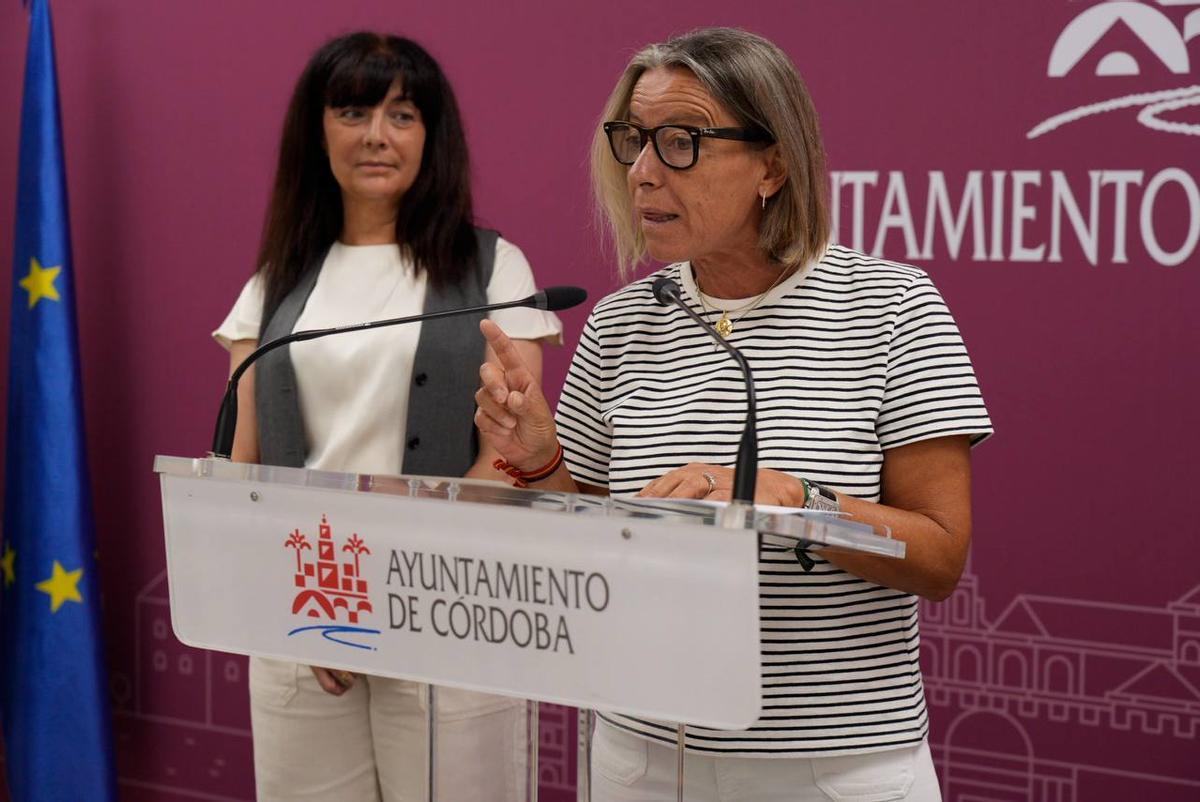 Isabel Albás y Juana Castillo, en la presentación del ciclo lírico.