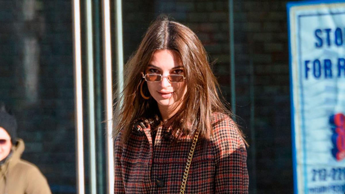 Emily Ratajkowski con look de Prada en Nueva York