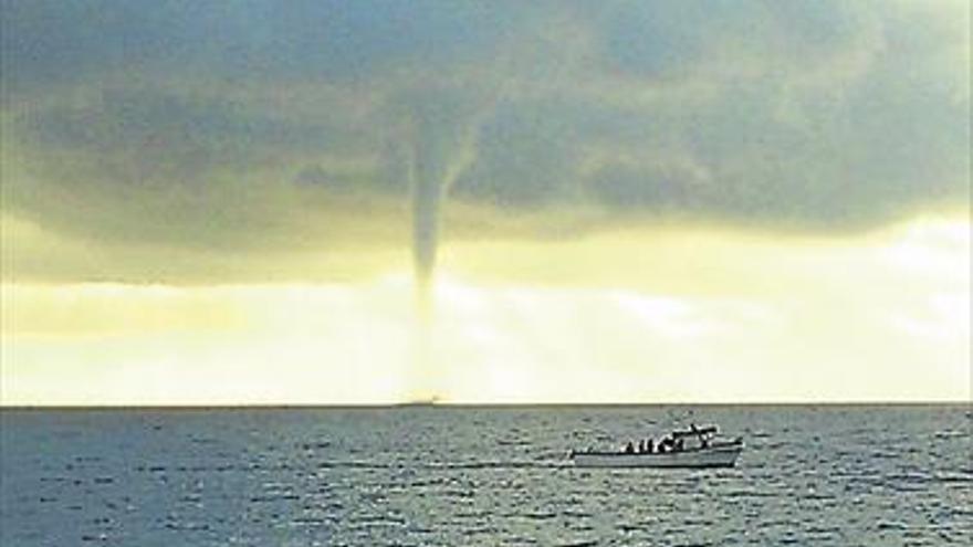 SORPRESA EN VINARÒS POR UN TORNADO MARINO