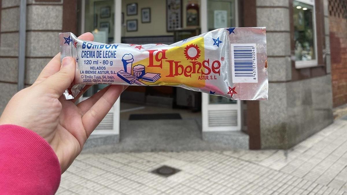 El icónico bombón de nata de La Ibense Astur.