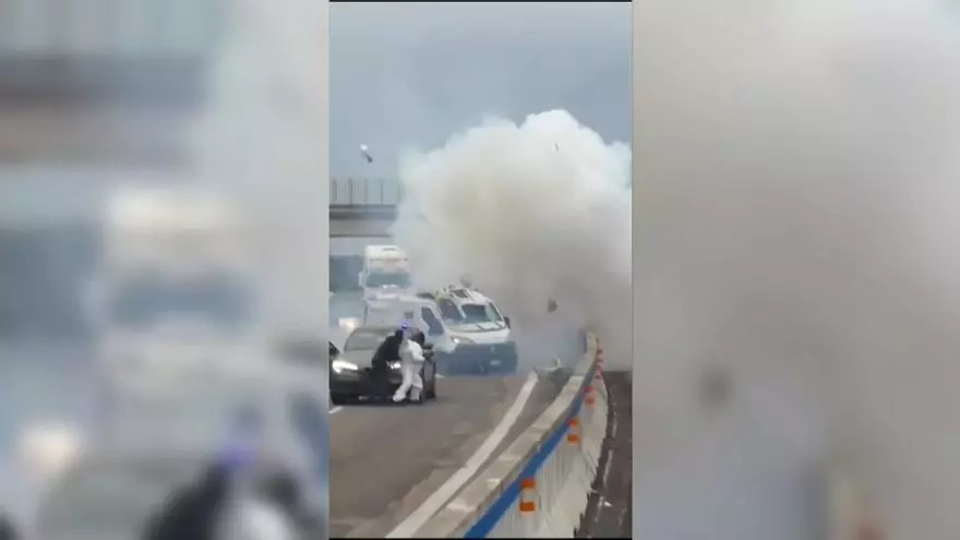 Espectacular asalto con explosiones y tiroteos a un furgón blindado en Italia