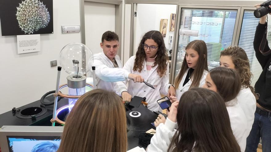 Talleres y una &#039;escape room&#039;: así fue la visita del IES Ítaca al CSIC Aragón en la Semana de la Ciencia