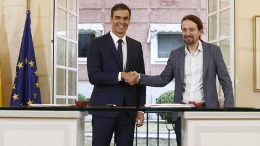 Pedro Sánchez i Pablo Iglesias van signar l&#039;acord ahir al palau de la Moncloa