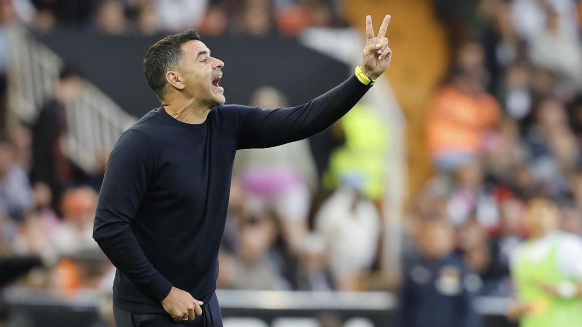 Míchel, entrenador del Girona, en Mestalla