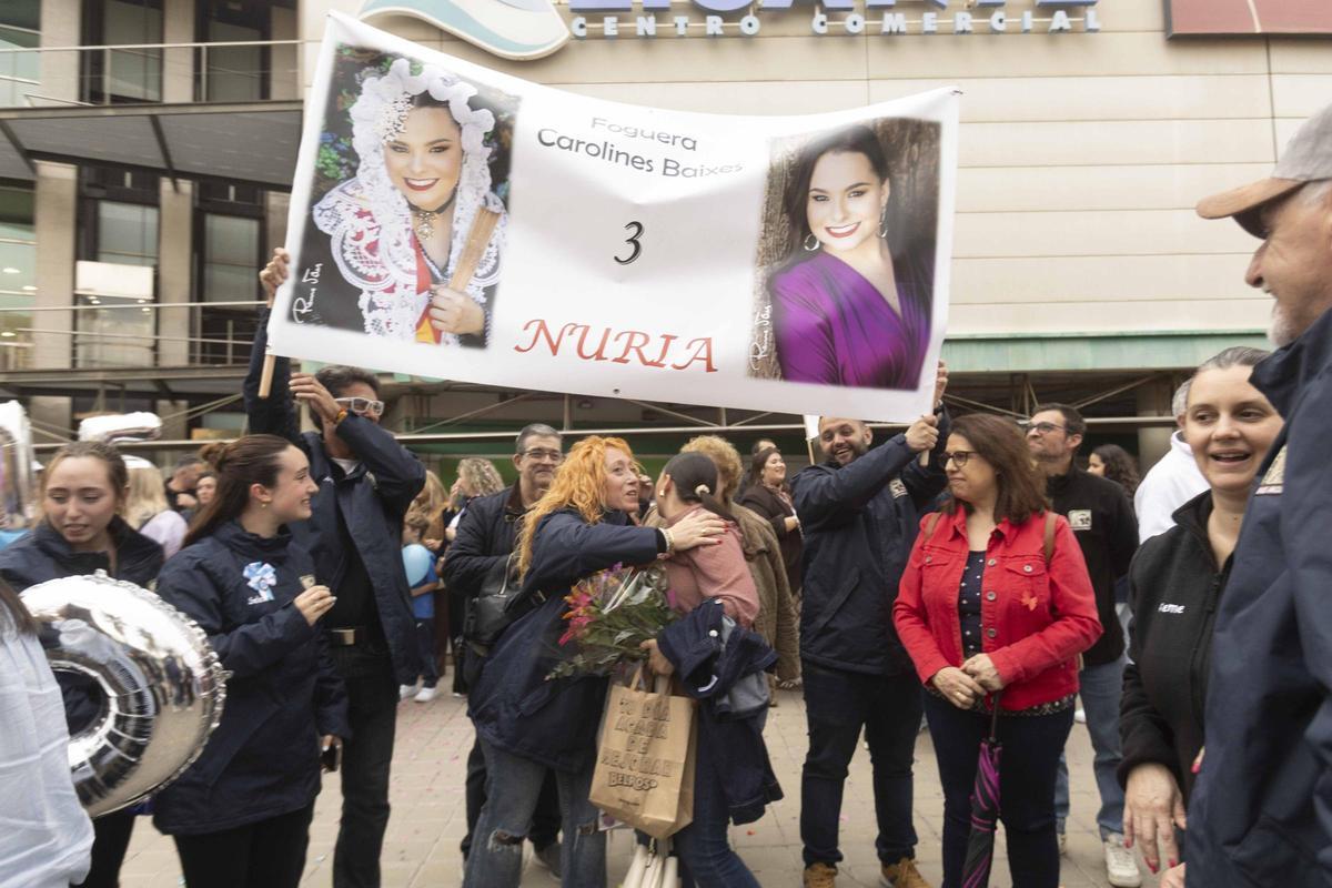 Las candidatas regresan a Alicante arropadas por una emotiva bienvenida de foguerers, en imágenes Las candidatas regresan a Alicante arropadas por una emotiva bienvenida de foguerers, en imágenes