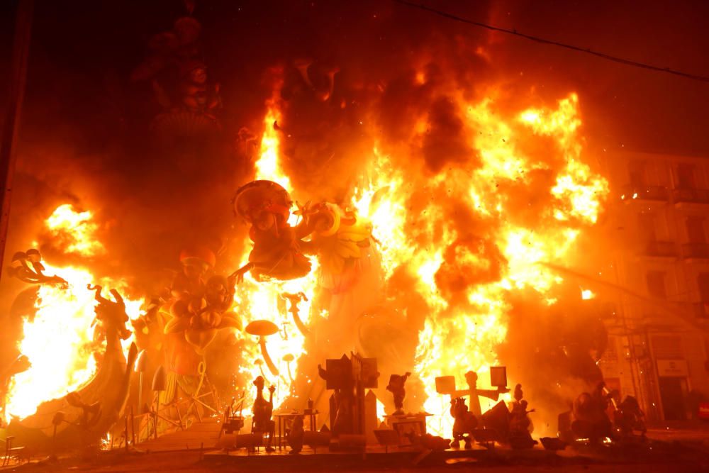 La Nit de la Cremà pone fin a las Fallas 2018