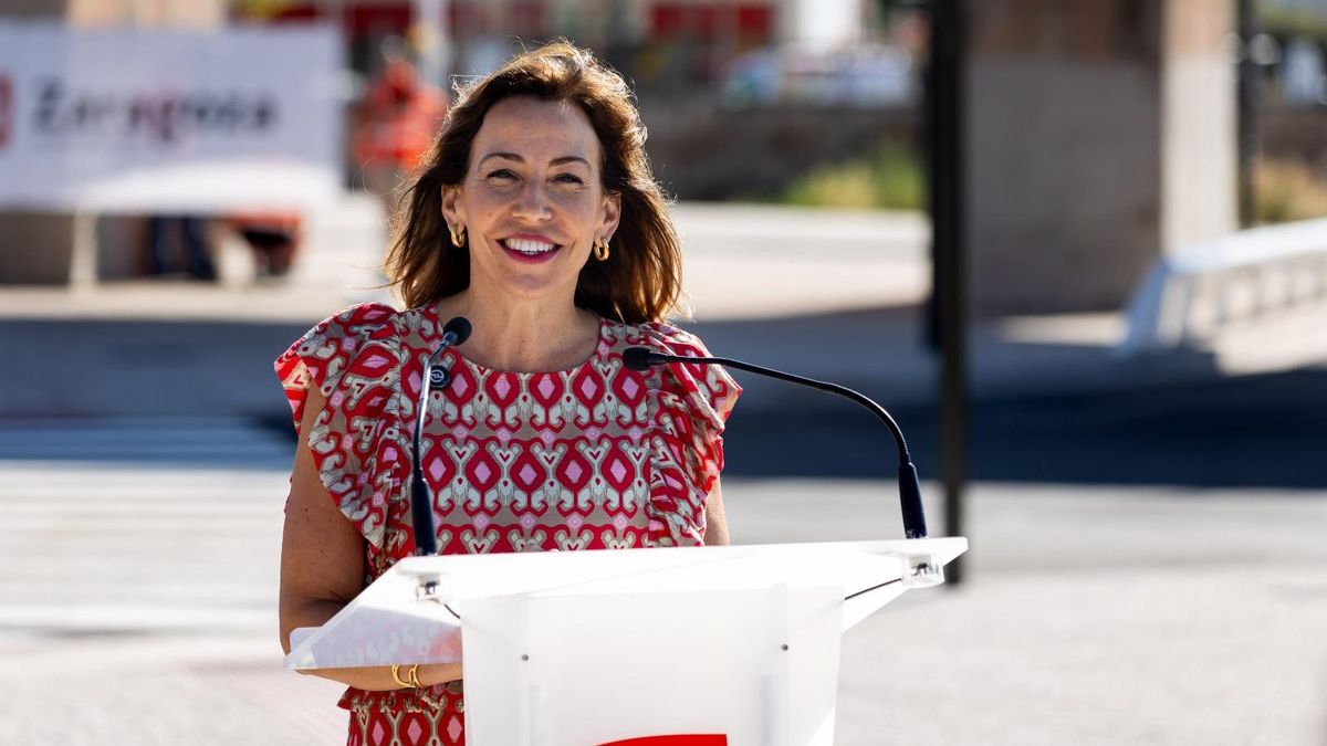 La alcaldesa de Zaragoza, Natalia Chueca, este jueves.