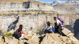 Estos son los 10 imprescindibles para meter en tu mochila según los expertos en montaña