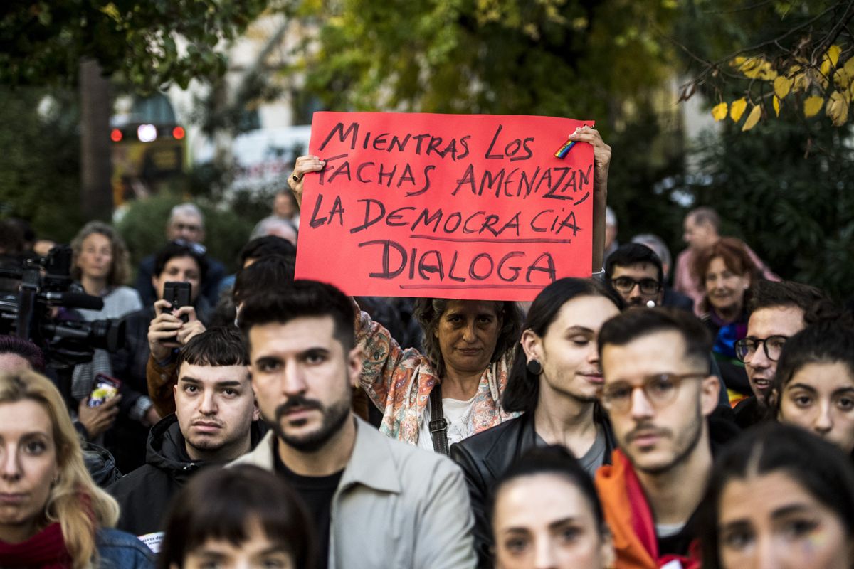 Fotogalería | Así fue la concentración en defensa de los derechos LGBTI en Cáceres