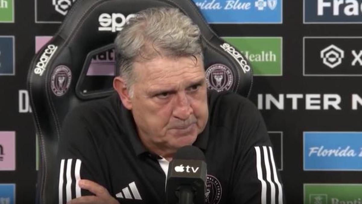 Martino explica las lesiones de Messi y Alba: "Son fatigas"