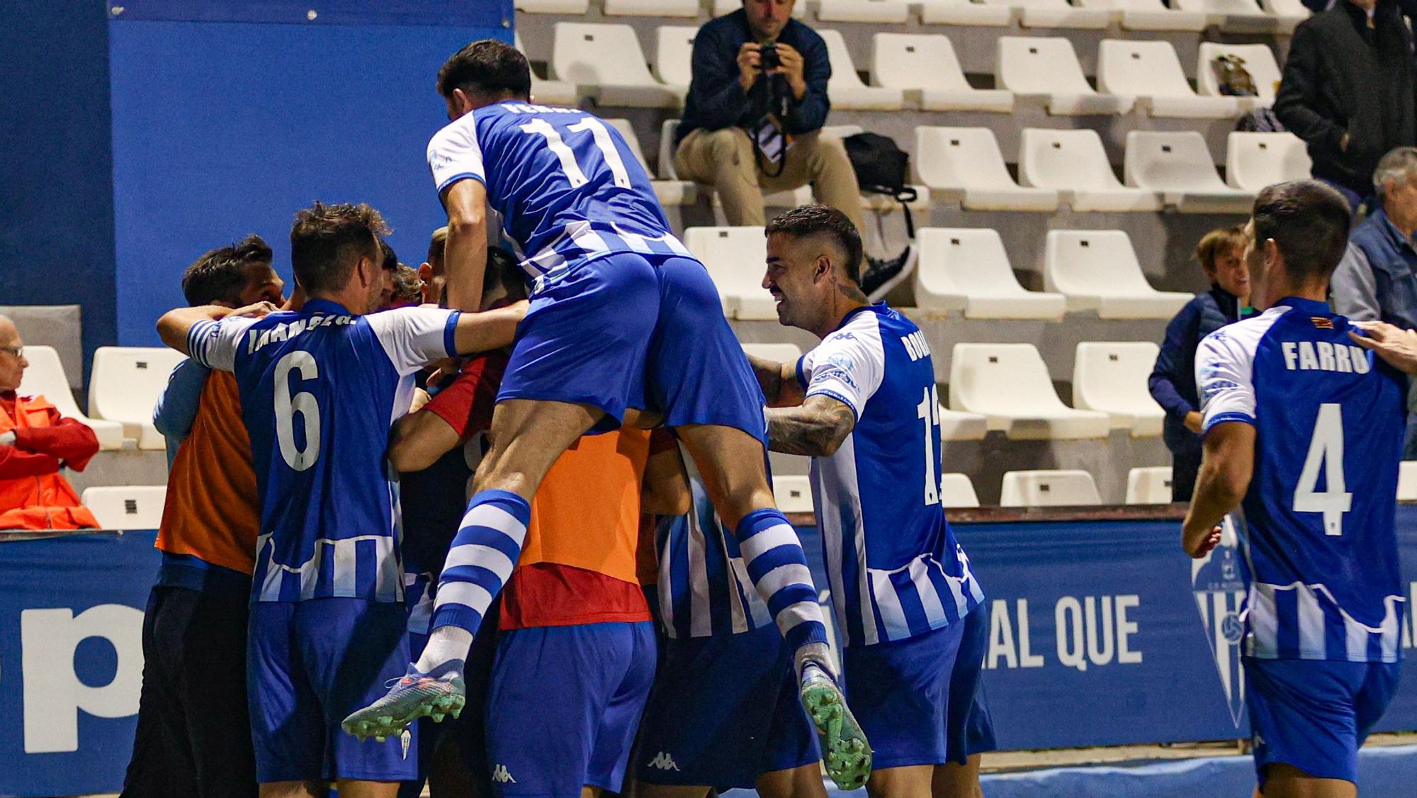 El Alcoyano vuela empujado por la afición