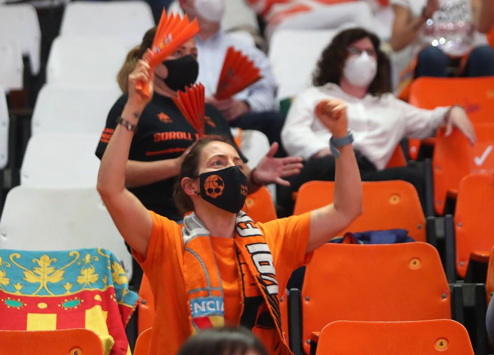 Pantallas gigantes en la Fonteta