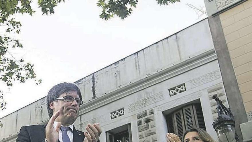 Puigdemont, en un acto proconsulta, este martes en Barcelona. // Efe