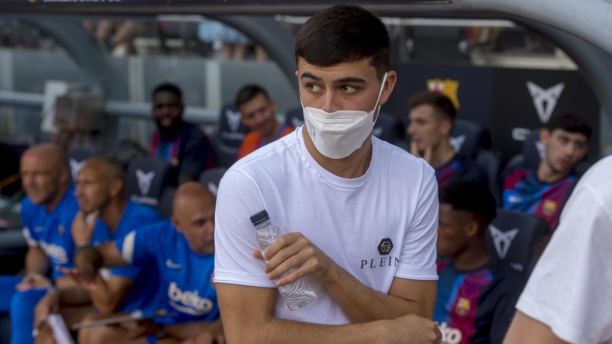 Pedri, en el Camp Nou en el duelo contra el Granada.