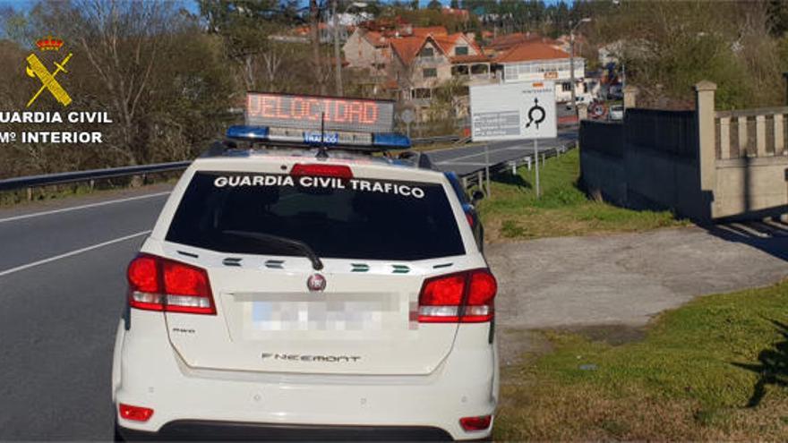 Un radar de la Guardia Civil en las inmediaciones de O Campiño