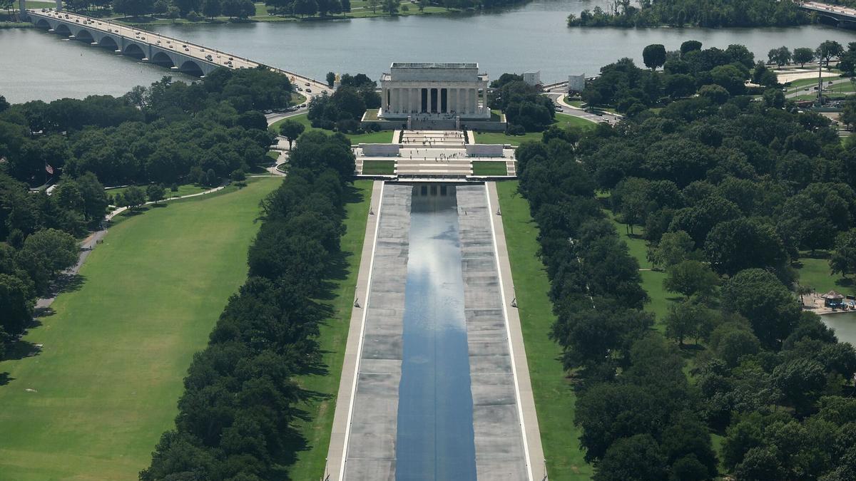 el fiasco de Trump en el Estanque Reflectante de Washington