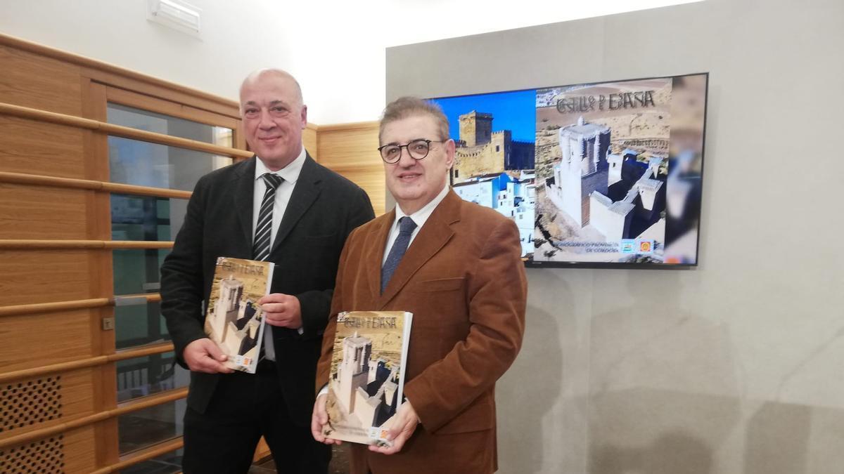 Antonio Ruiz y Julián Delgado de Molina presentan el monográfico sobre los castillos de Córdoba.