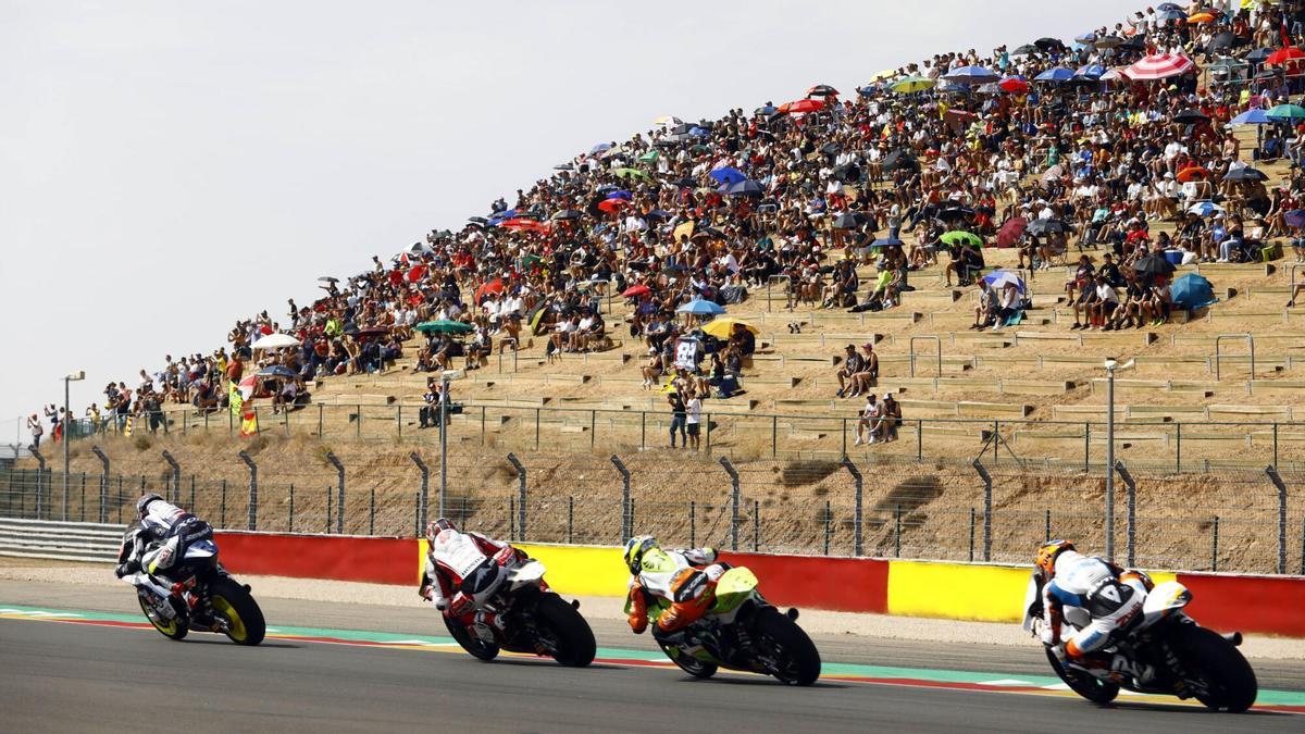 El numeroso público de Motorland, viendo una de las carreras del Mundial de MotoGP en 2024.