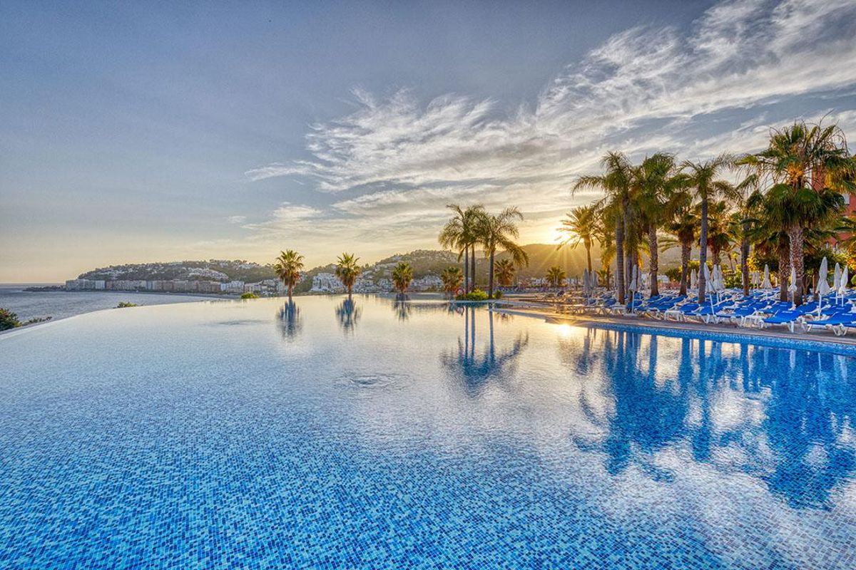 Piscina de Playacálida Spa Hotel