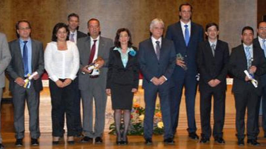 Los premiados y los consejeros, ayer, en el Auditorio. i YAIZA SOCORRO