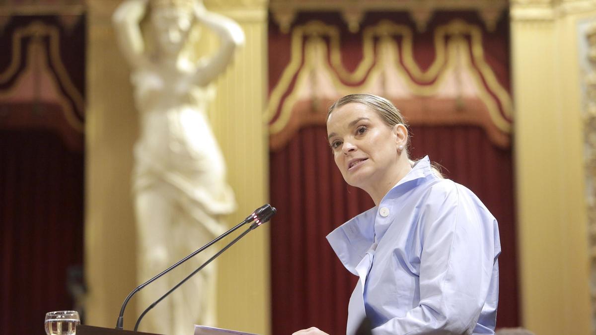 Marga Prohens durante su intervención este martes en el pleno del Parlament.