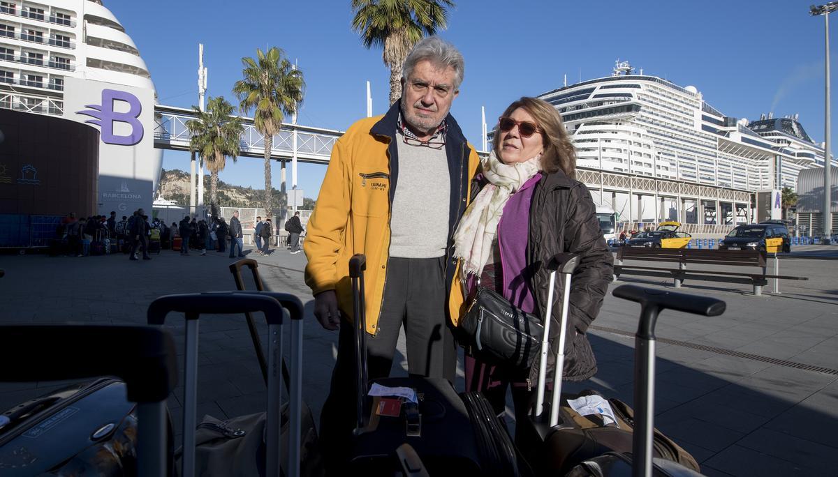 Prudencio y su esposa Araceli antes de embarcar en el crucero MSC Poesía para dar la vuelta al mundo durante los próximos cuatro meses.