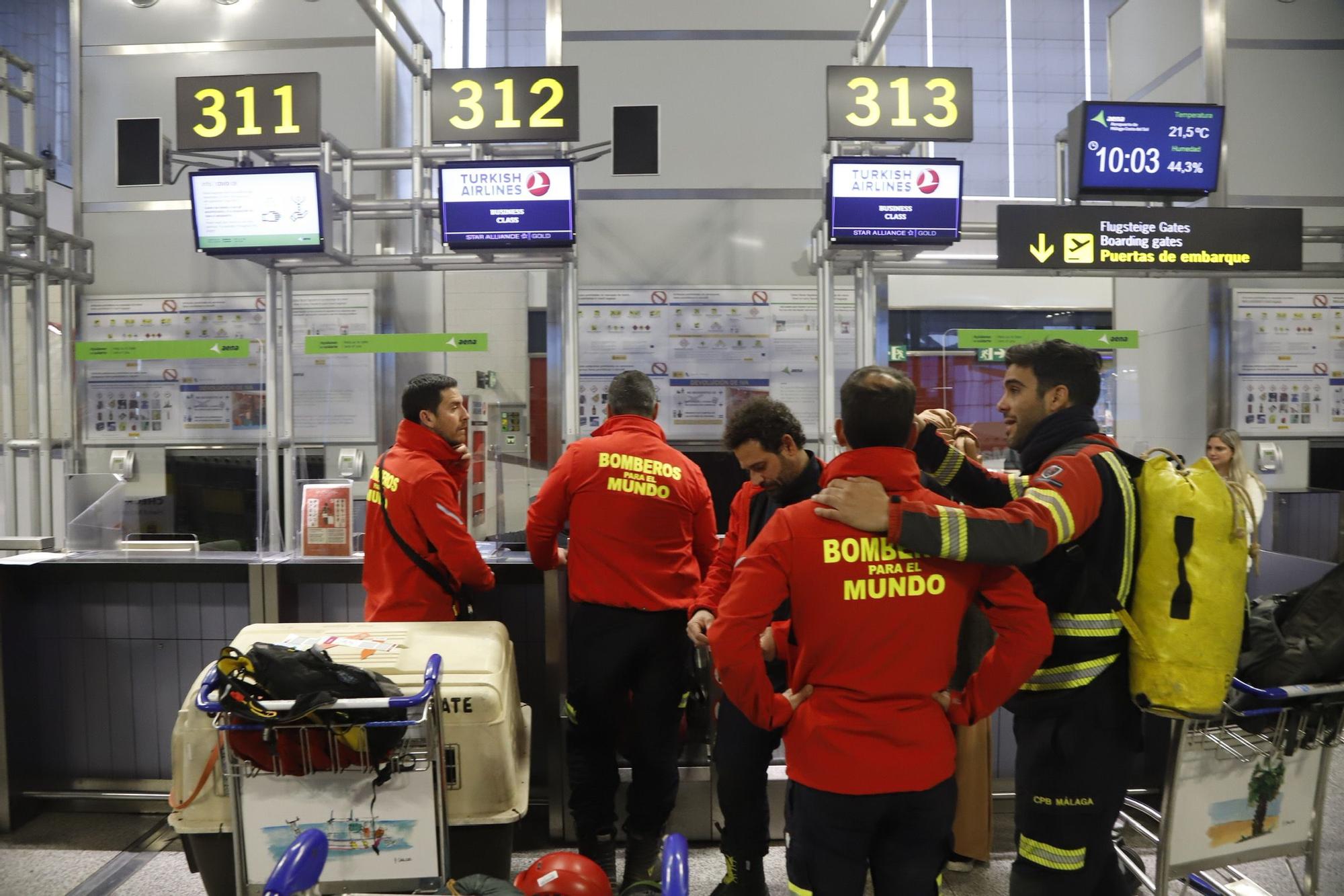 Salida de los bomberos malagueños del CPB hacia Turquía