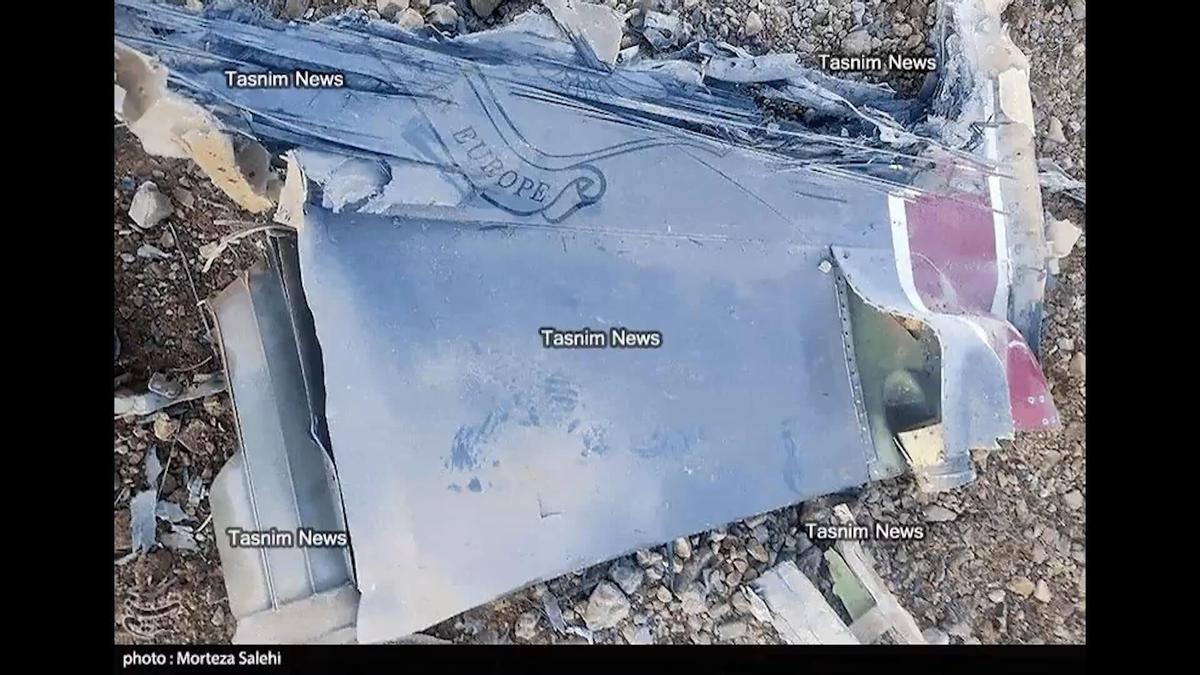 Captura del vídeo difundido por la Agencia Tasnim, próxima a la Guardia Revolucionaria, que muestra lo que el medio identifica como restos del caza estadounidense F-15E derribado en el sur de Irán. EFE/ Agencia Tasnim. SOLO USO EDITORIAL SOLO DISPONIBLE PARA ILUSTRAR LA NOTICIA QUE ACOMPAÑA (CRÉDITO OBLIGATORIO)
