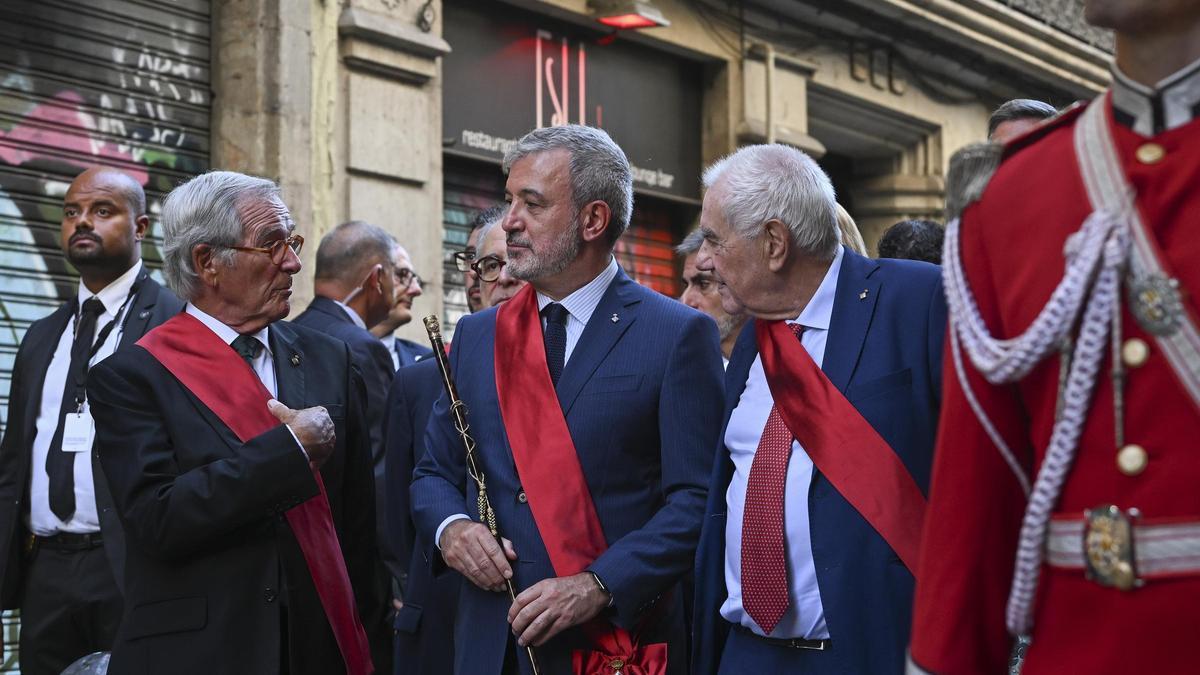 El exalcalde Xavier Trias conversa con el alcalde Jaume Collboni y el republicano Ernest Maragall, el pasado día de la Mercè, en Barcelona.