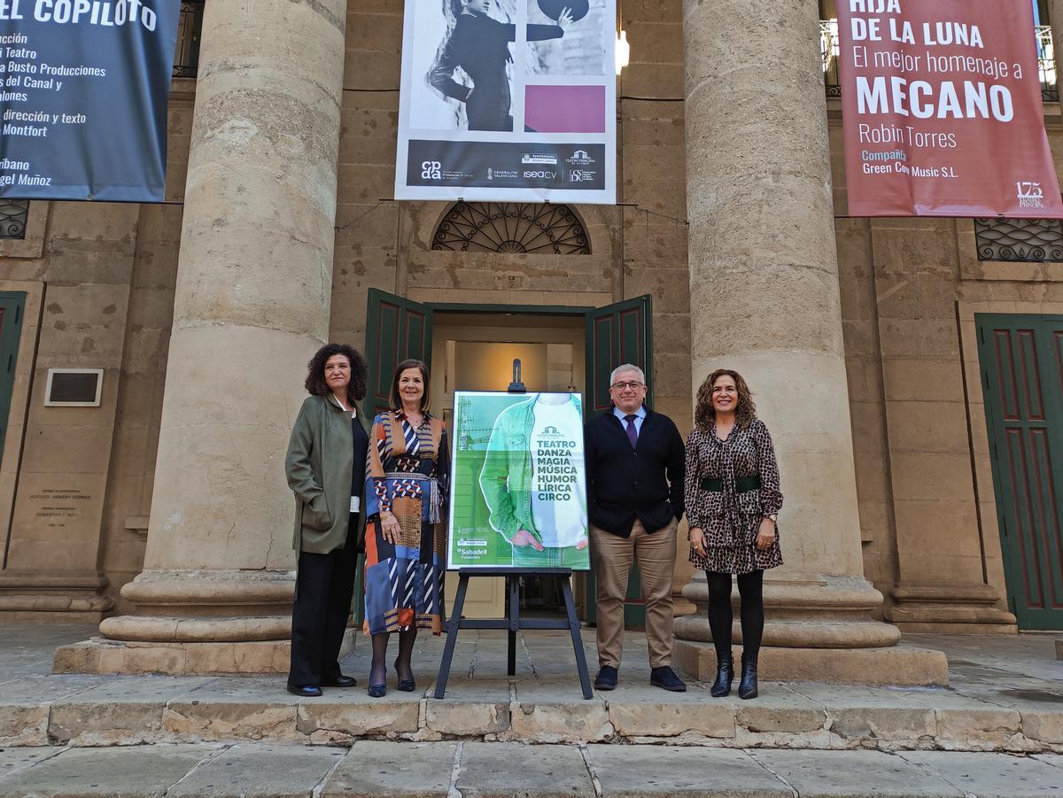 Alicia Garijo (IVC), Ana Ponsoda (Sabadell), el concejal de Cultura Antonio Manresa y la subdirectora del Principal, Mª Dolores Padilla