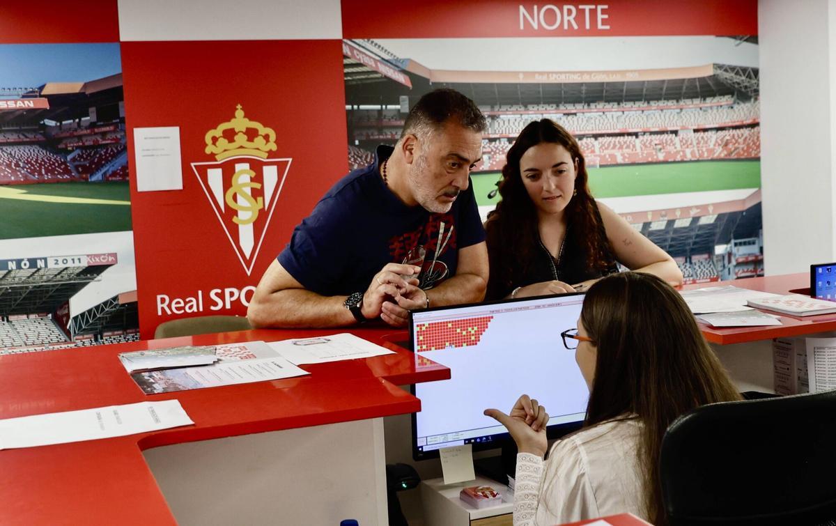 EN IMÁGENES: El Sporting abre la campaña de altas con 350 nuevos socios en las dos primeras horas: "Hay que confiar siempre"