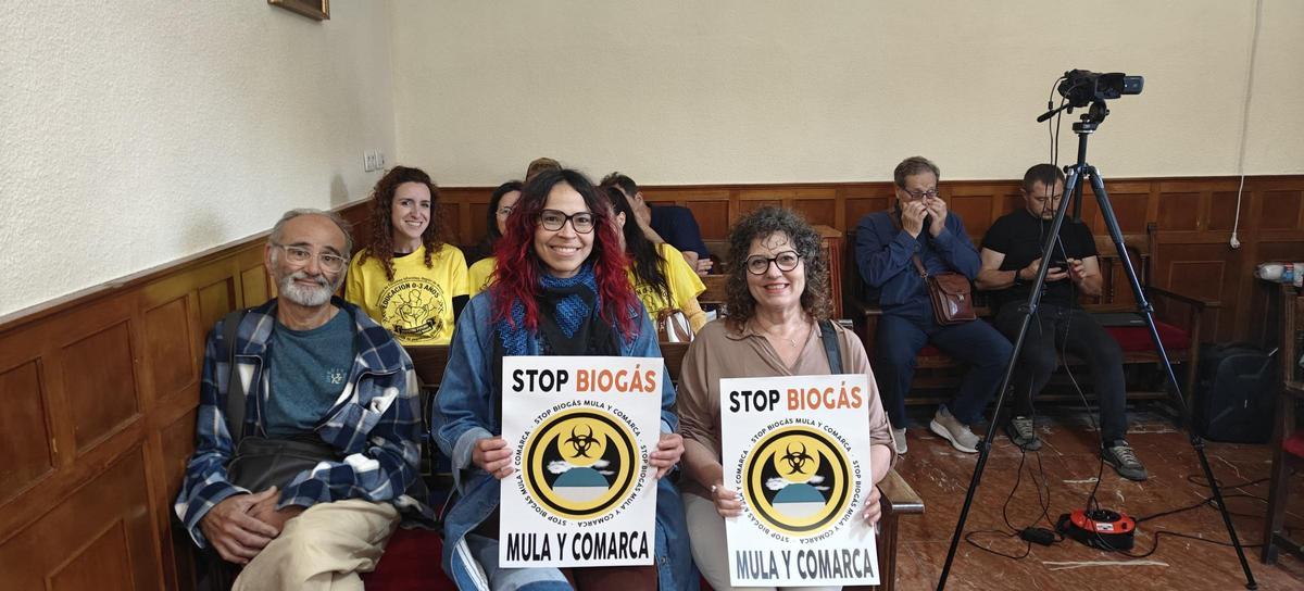 Vecinos de distintos colectivos celebran la decisión de pleno sobre las plantas de biogás