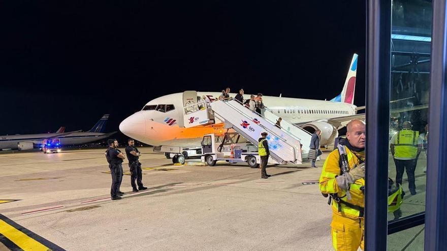 "Rodeados de camiones de bomberos": Así vivió una pasajera el incidente con vapor a bordo de un avión con destino a Mallorca