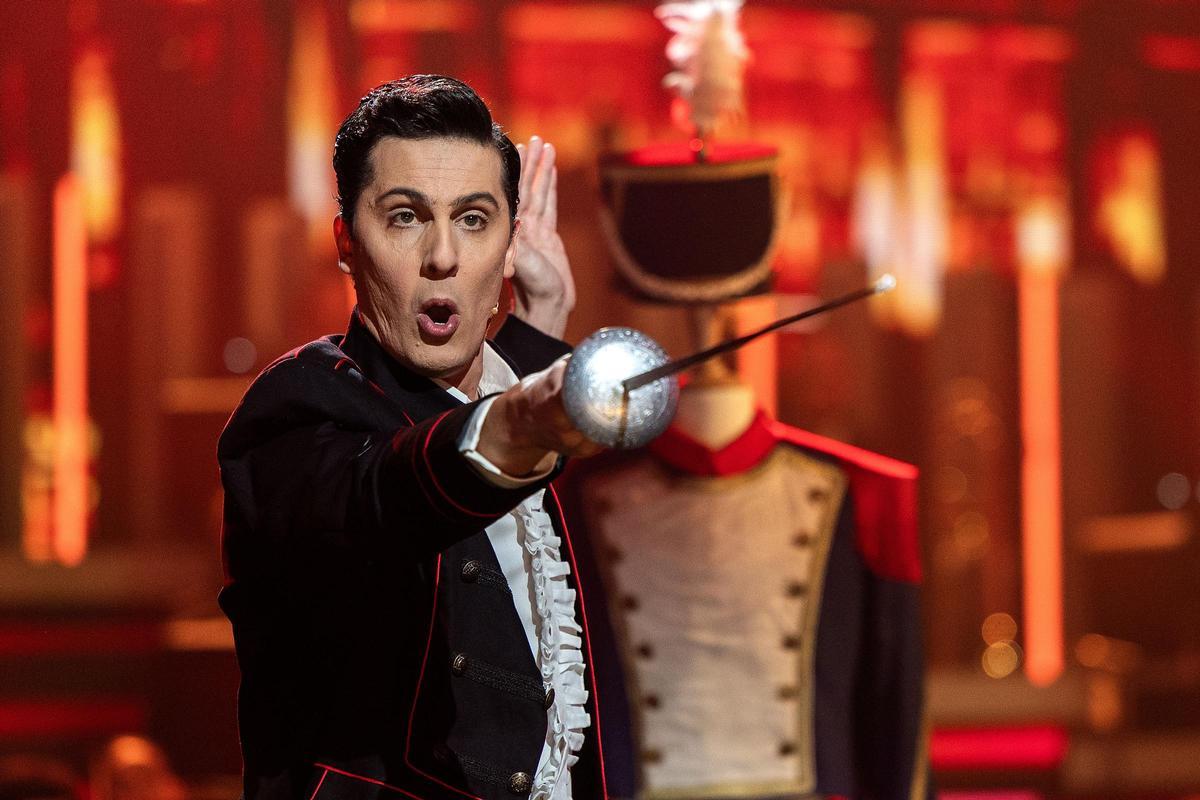 Guillem Batllori durant una actuació al talent show "Aria, locos por la ópera" de TVE.