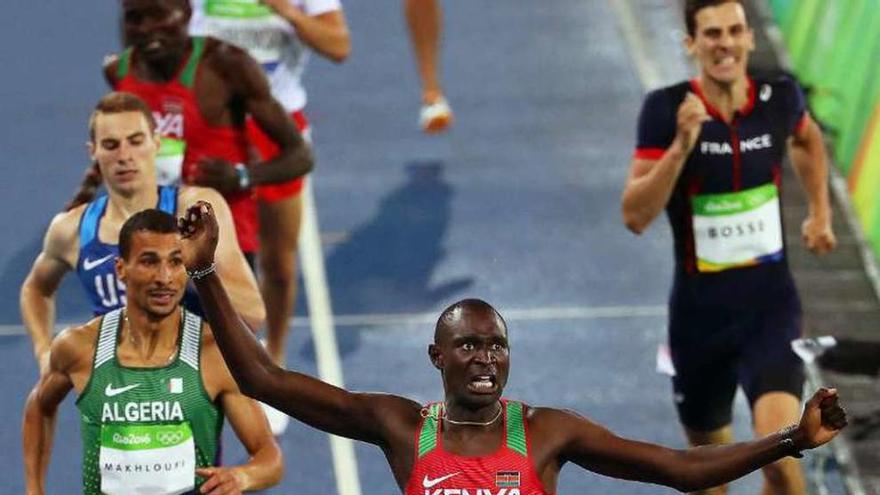 Rudisha, en el momento de cruzar la meta. // Reuters