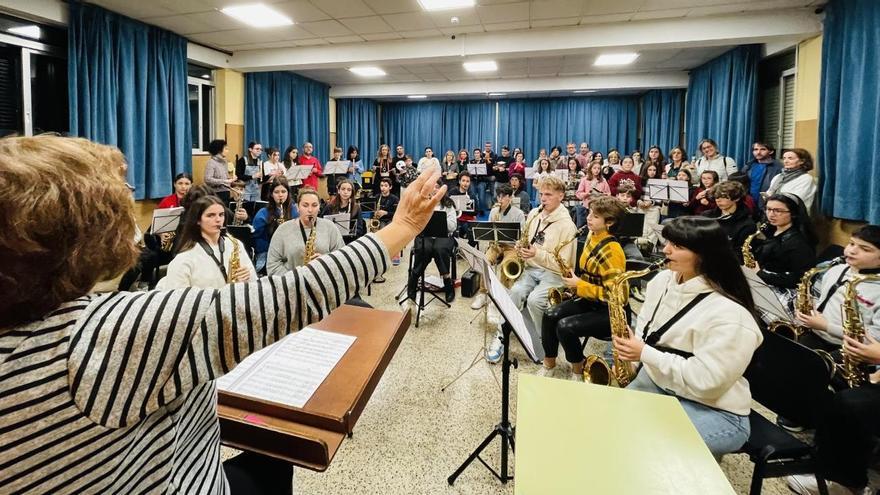 Los alumnos del Conservatorio y la Orquesta de Saxos actúan en A Xunqueira por Santa Cecilia