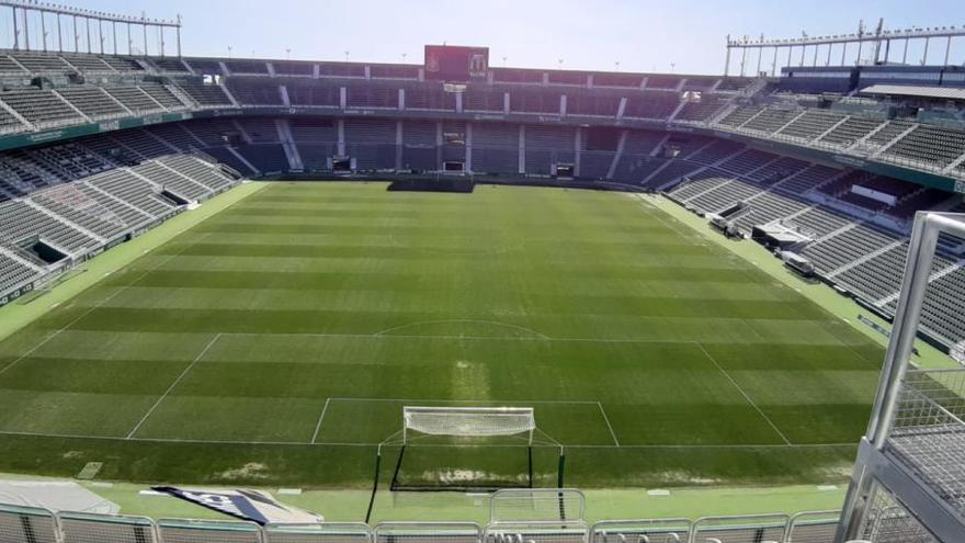 Imagen panorámica del estadio Martínez Valero sin público