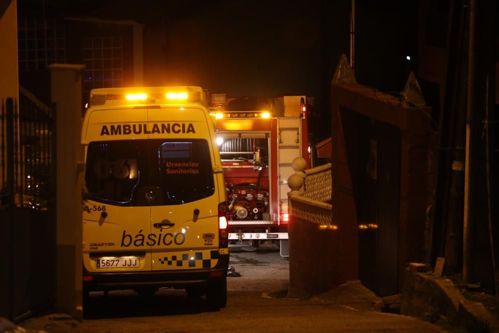 Dos muertos al explotar una casa en Chapela