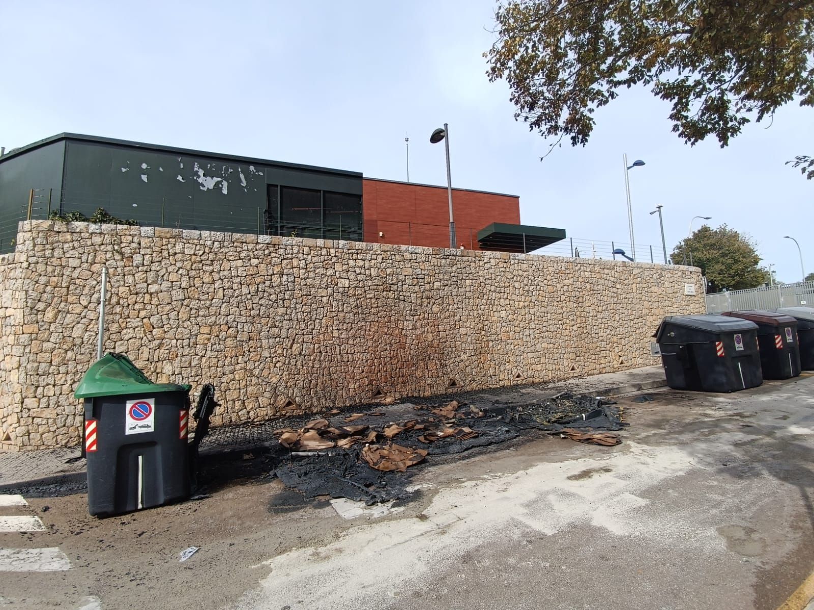 La Policía arresta a un menor por pegar fuego a los contenedores de Son Rapinya, en Palma