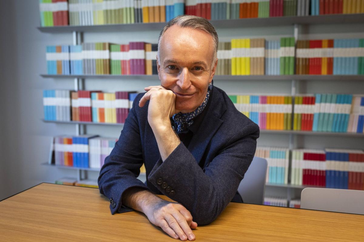 Barcelona, 23 de mayo de 2025. Entrevista con el escritor escocés Andrew O'Hagan, autor de 'Caledonian Road', en las oficinas de Libros del Asteroide